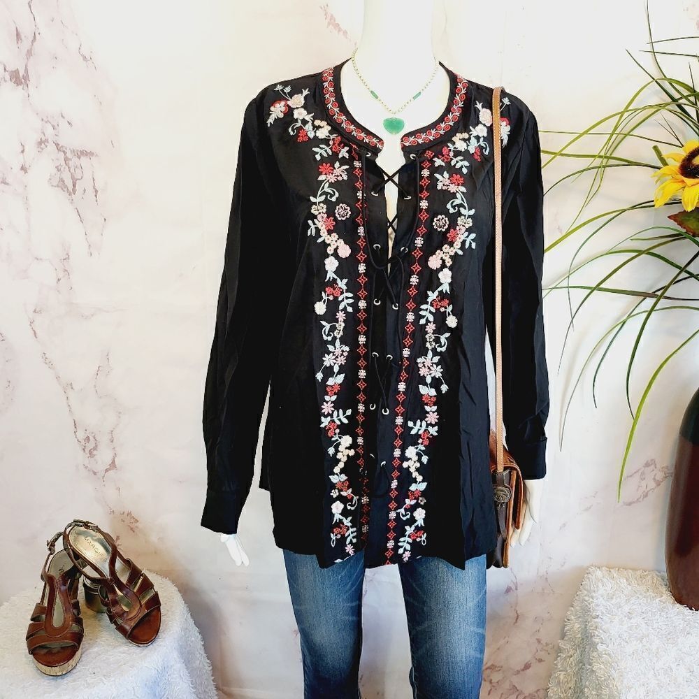 Andree by Unit embroidered floral lace up top - Picture 5 of 8